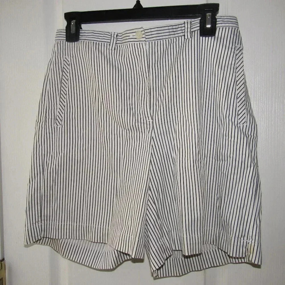 LIZGOLF by Liz Claiborne White Black Stripe Shorts Size 8 Petite (inseam: 7") - Picture 1 of 3